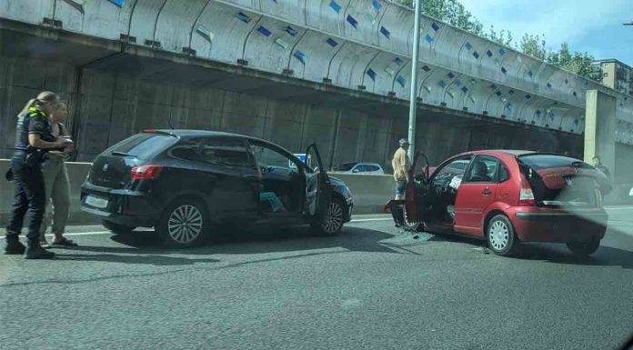 Cortado en túnel de Glòries en sentido Besòs por un accidente múltiple Cortado en túnel de Glòries en sentido Besòs por un accidente múltiple