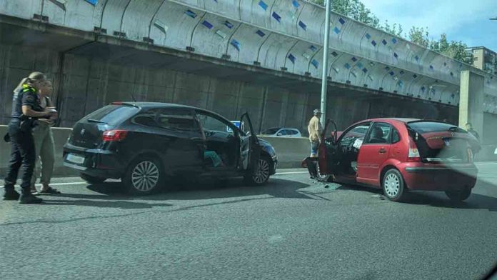 Cortado en túnel de Glòries en sentido Besòs por un accidente múltiple
