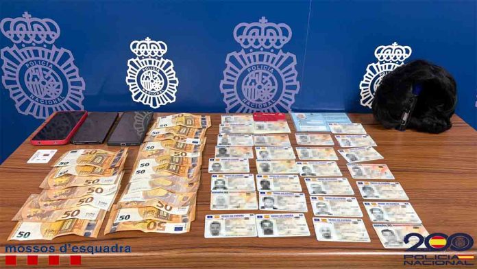 Cuatro detenidos por usurpación de identidad y estafas bancarias