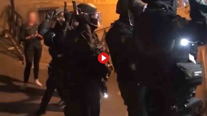 Desarticulan una red de tráfico de personas y liberan a 45 víctimas de explotación laboral