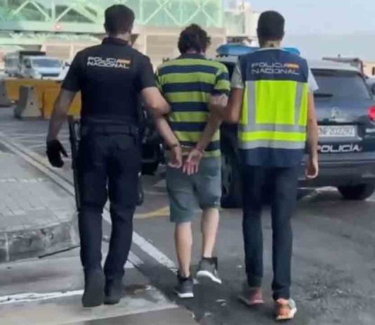 Detenido en el aeropuerto un italiano acusado de matar a dos hombres Detenido en el aeropuerto un italiano acusado de matar a dos hombres
