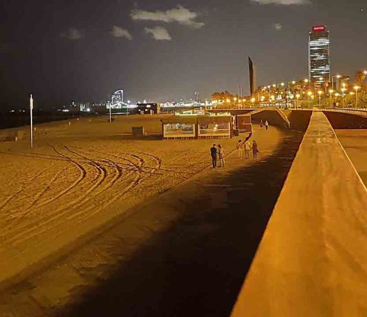 Detenido por exhibicionismo frente a menores en la playa del Bogatell Detenido por exhibicionismo frente a menores en la playa del Bogatell