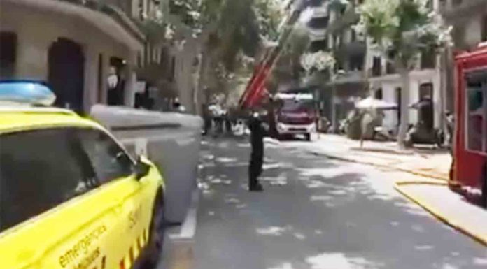 Incendio en un piso de la calle de València Incendio en un piso de la calle de València