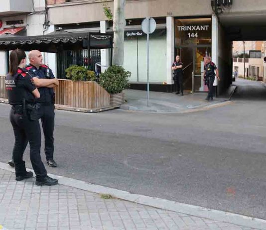 Los Mossos investigan la muerte de un hombre en la calle Trinxant Los Mossos investigan la muerte de un hombre en la calle Trinxant