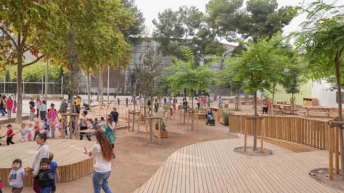 Los patios de 44 guarderías de Barcelona, ​​abren durante el verano