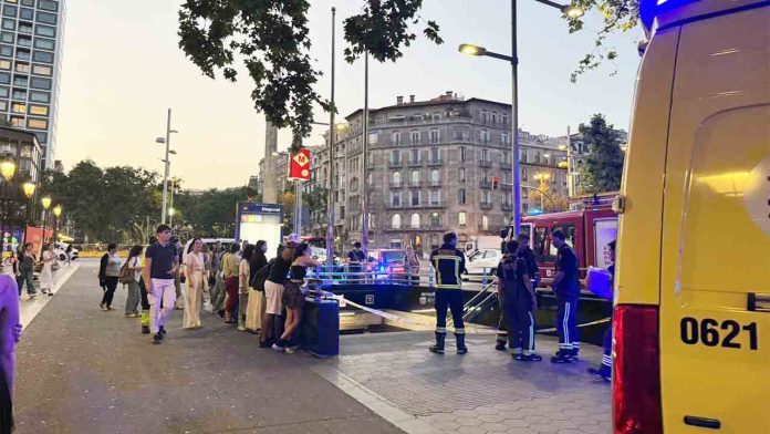 Muere un hombre tras caer en las vías de la L3 del Metro