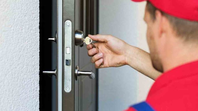 ¿Qué te pide un cerrajero para abrir una puerta?