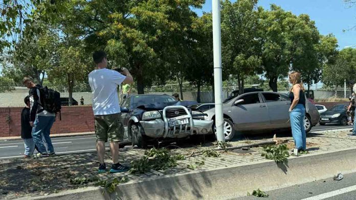 Retenciones en la Ronda Litoral sentido Llobregat por un accidente