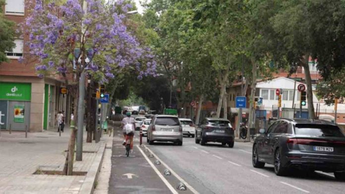 Se abre el nuevo carril bici de la calle de Escocia, en el distrito de Nou Barris