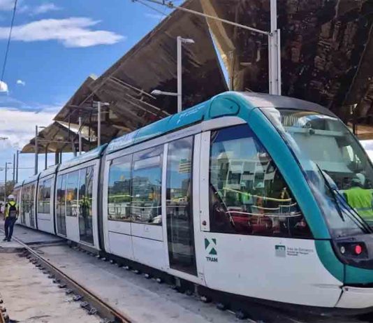 Insultos racistas, amenazas y agresión a una chica en el tranvía Insultos racistas, amenazas y agresión a una chica en el tranvía