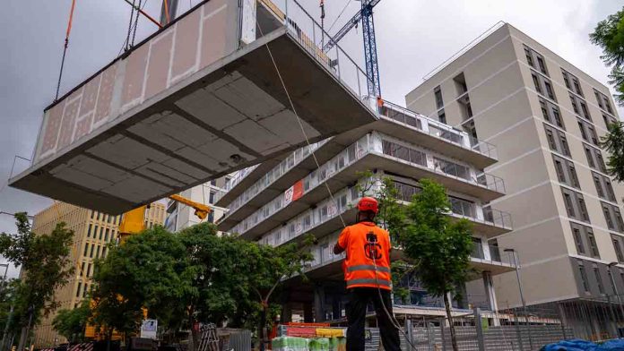 Barcelona acelera con 40 nuevas viviendas públicas levantadas en sólo 10 días