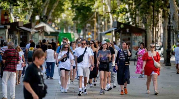 Barcelona destina 2,66 M€ del impuesto turístico a 27 nuevos proyectos Barcelona destina 2,66 M€ del impuesto turístico a 27 nuevos proyectos