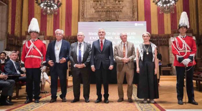 Barcelona homenajea a sus alcaldes con la Medalla de Oro de la Ciudad Barcelona homenajea a sus alcaldes con la Medalla de Oro de la Ciudad