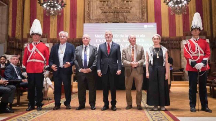 Barcelona homenajea a sus alcaldes con la Medalla de Oro de la Ciudad