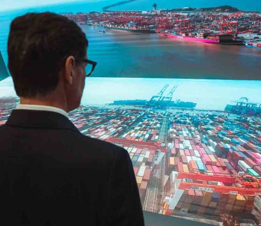 Barcelona y Shanghai fortalecen su alianza logística con un acuerdo portuario Barcelona y Shanghai fortalecen su alianza logística con un acuerdo portuario