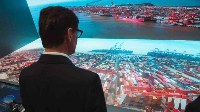 Barcelona y Shanghai fortalecen su alianza logística con un acuerdo portuario