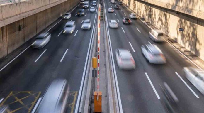 La Ronda de Dalt reabre con tres carriles por sentido una semana antes de lo previsto Corte de un carril por sentido entre las salidas 5 y 6 de la Ronda de Dalt