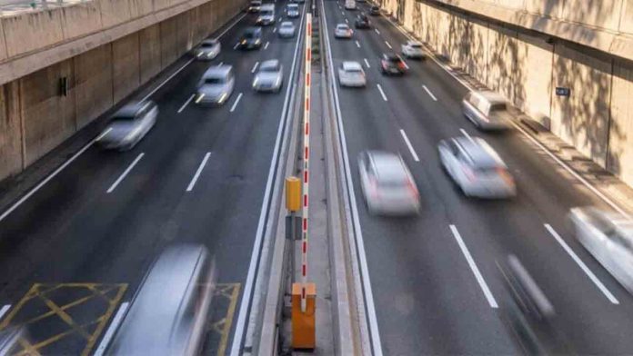 Corte de un carril por sentido entre las salidas 5 y 6 de la Ronda de Dalt