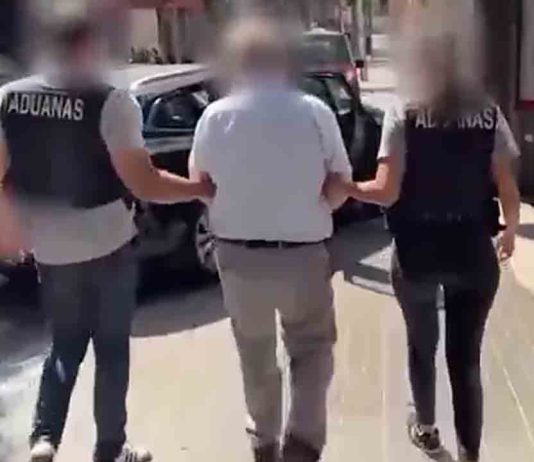 Desarticulan una red de contrabando de tabaco que operaba en el puerto de Barcelona Desarticulan una red de contrabando de tabaco que operaba en el puerto de Barcelona