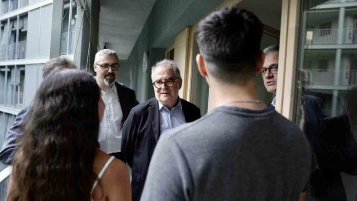 Entrega de las primeras 60 viviendas de la promoción Illa Glòries