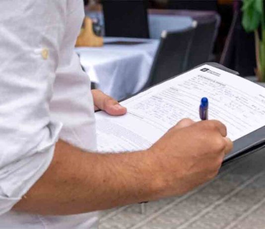 Infracciones en todas las terrazas de Ciutat Vella tras una inspección Infracciones en todas las terrazas de Ciutat Vella tras una inspección