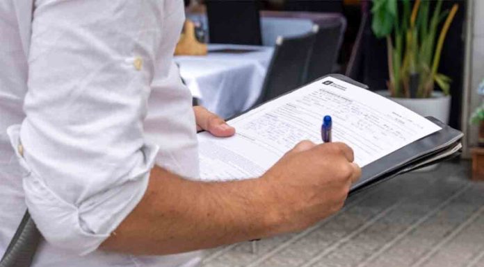 Infracciones en todas las terrazas de Ciutat Vella tras una inspección Infracciones en todas las terrazas de Ciutat Vella tras una inspección