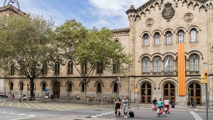 La UB aparta al catedrático tras acusaciones de acoso por parte de 11 testigos