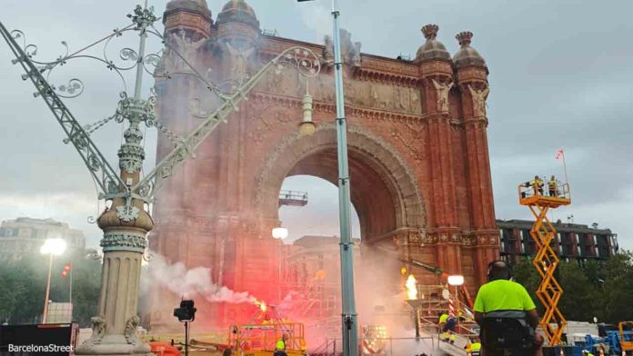 La explosión en un espectáculo del Grec deja tres heridos leves