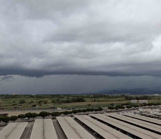 Las tormentas paralizan el aeropuerto de Barcelona Las tormentas paralizan el aeropuerto de Barcelona