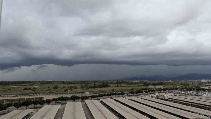 Las tormentas paralizan el aeropuerto de Barcelona