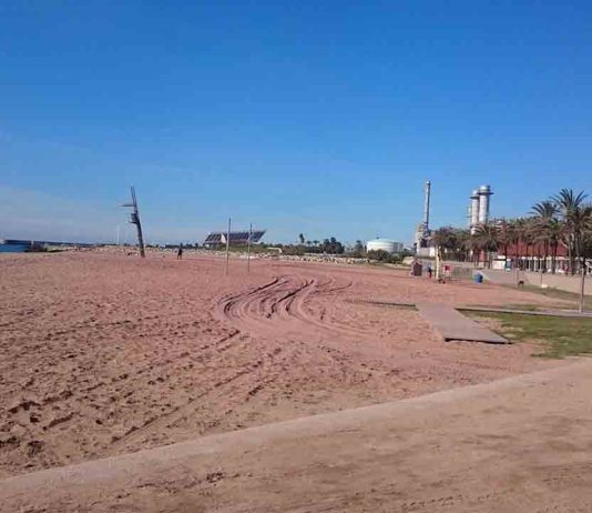 Muere un joven ahogado en la playa del Litoral de Sant Adrià Muere un joven ahogado en la playa del Litoral de Sant AdriÃ