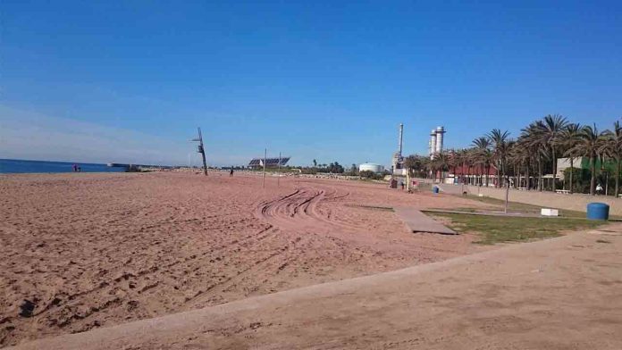 Muere un joven ahogado en la playa del Litoral de Sant Adrià Muere un joven ahogado en la playa del Litoral de Sant Adrià
