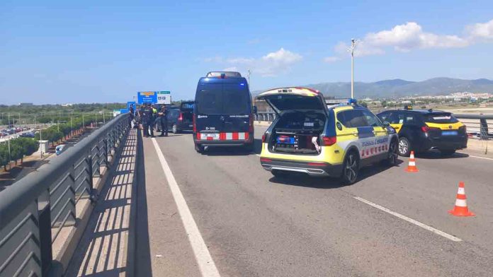 Redada de los Mossos contra los piratas de aparcamiento en el Aeropuerto