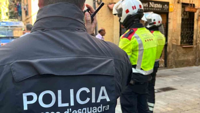 Tolerancia cero con el tráfico de móviles robados: operación policial en el Raval
