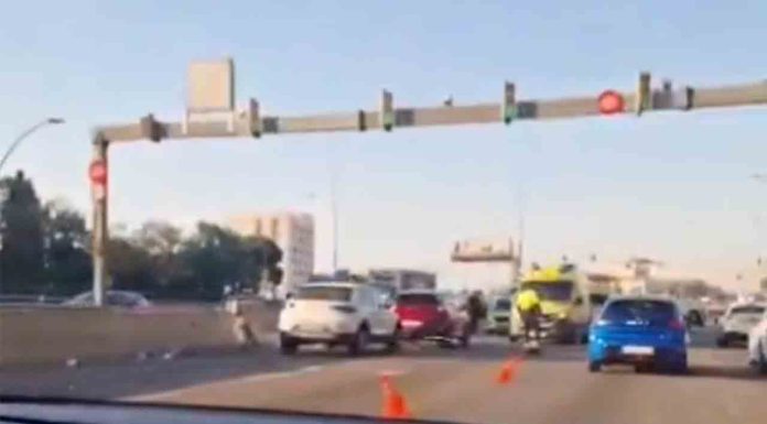 Un accidente en la Meridiana provoca fuertes retenciones en hora punta Un accidente en la Meridiana provoca fuertes retenciones en hora punta