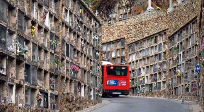 Barcelona instalará cerca de 100 nuevas cámaras de vigilancia en sus cementerios Barcelona instalará cerca de 100 nuevas cámaras de vigilancia en sus cementerios