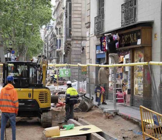Cortes de tráfico en la Rambla por trabajos en la red de agua Cortes de tráfico en la Rambla por trabajos en la red de agua