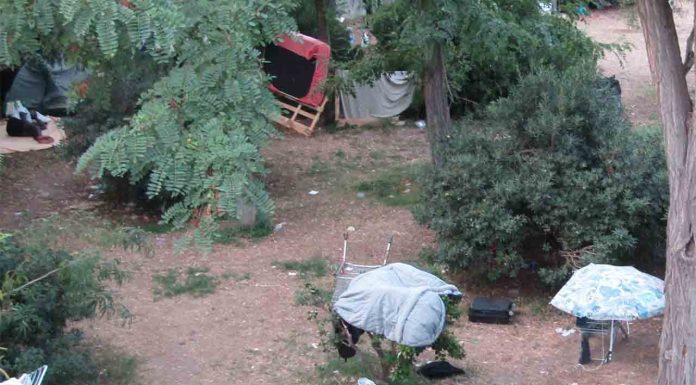 Desalojo de personas sin hogar en el parque de la Estació del Nord Desalojo de personas sin hogar en el parque de la Estació del Nord