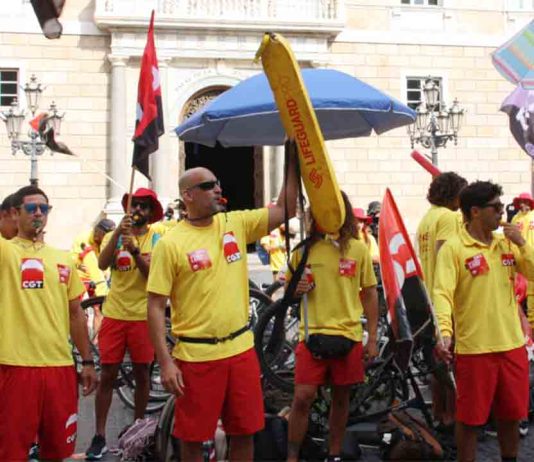 Fin de la huelga de socorristas en Barcelona tras casi un mes de protestas Fin de la huelga de socorristas en Barcelona tras casi un mes de protestas