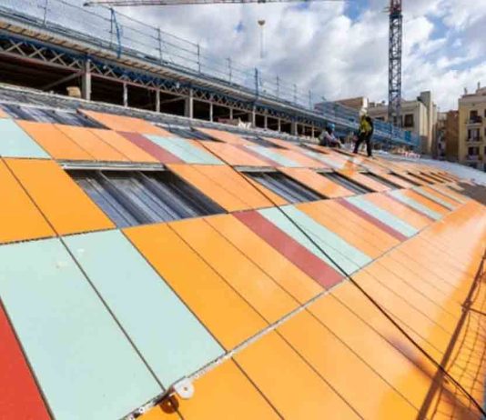La cubierta cerámica del nuevo mercado de la Abaceria empieza a tomar forma La cubierta cerámica del nuevo mercado de la Abaceria empieza a tomar forma