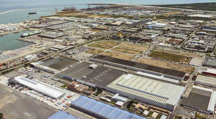 Muere otro operario en la planta de Ebro de la Zona Franca Muere otro operario en la planta de Ebro de la Zona Franca