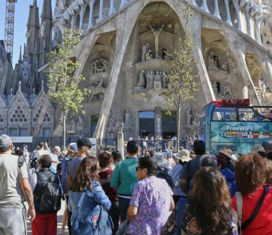 Restricciones, más policía, agentes cívicos e inspecciones en Sagrada Familia Restricciones, más policía, agentes cívicos e inspecciones en Sagrada Familia