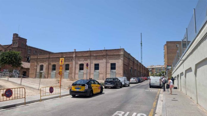 Transformación verde y prioridad peatonal en Mossèn Amadeu Oller, en La Bordeta