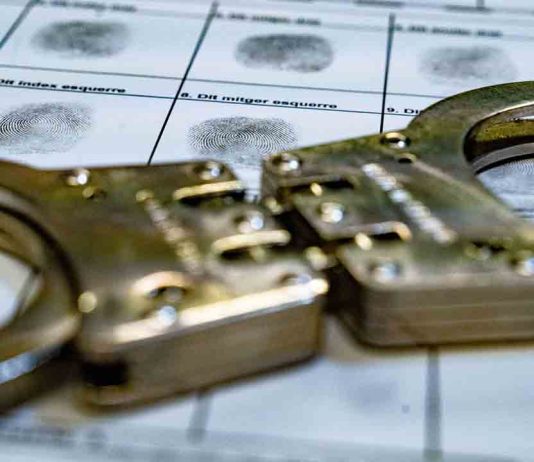 Tres detenidos por el robo violento de cadenas de oro en Sant Martí Tres detenidos por el robo violento de cadenas de oro en Sant Martí