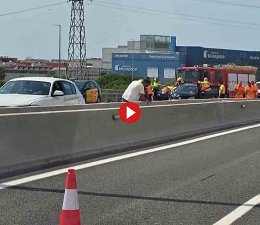 Un accidente entre un VTC y dos turismos en la C-31 obliga a cortar la vía Un accidente entre un VTC y dos turismos en la C-31 obliga a cortar la vía