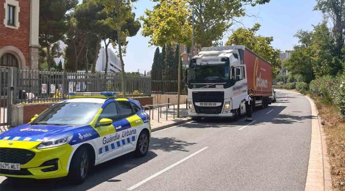 Un camionero quintuplica la tasa de alcohol y choca en la Ronda de Dalt Un camionero quintuplica la tasa de alcohol y choca en la Ronda de Dalt