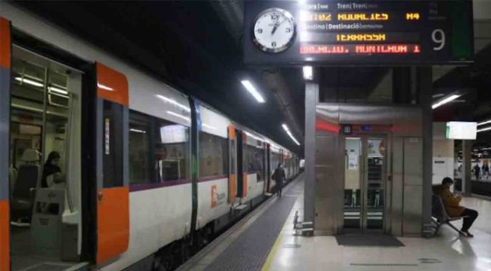 Una avería provoca retrasos en Rodalies entre Sants y Plaça Catalunya Una avería provoca retrasos en Rodalies entre Sants y Plaça Catalunya