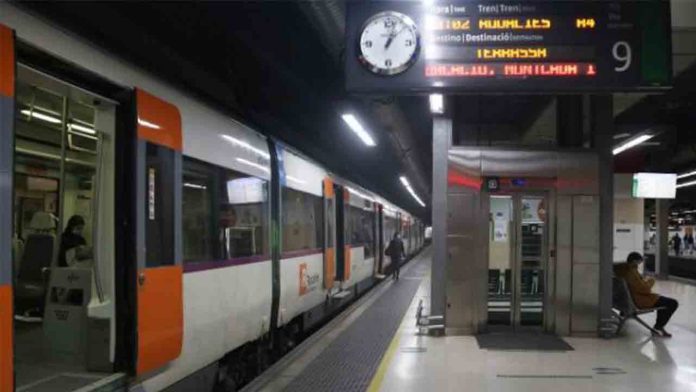 Una avería provoca retrasos en Rodalies entre Sants y Plaça Catalunya Una avería provoca retrasos en Rodalies entre Sants y Plaça Catalunya
