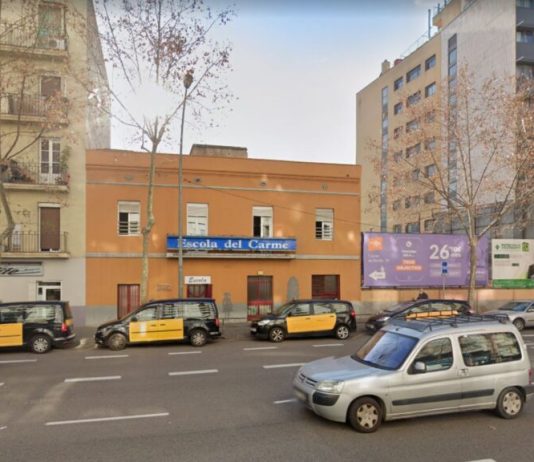 Cinco detenidos al ocupar la antigua escuela del Carme, en Sants