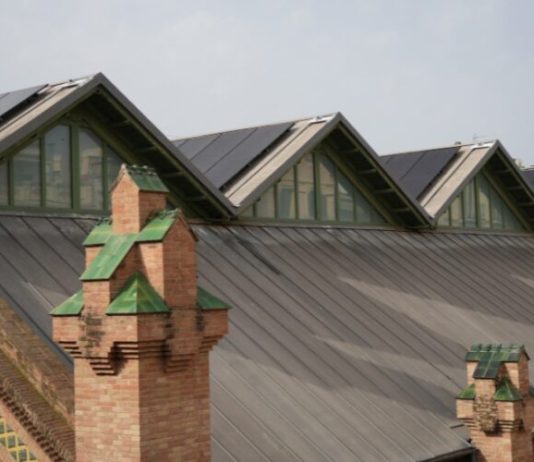 Barcelona impulsa en los mercados de Sants y Sant Antoni la energía solar